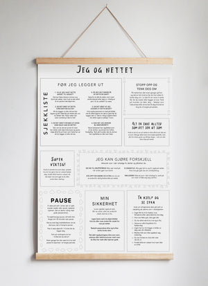 Poster Hanger in Solid Oak Black & White